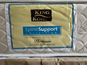 6414311 KING KOIL Twin Platinum Mattress Box Spring Rolling