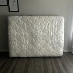 PLO25501 MATTRESS FIRM Sleepys Innerspring Queen