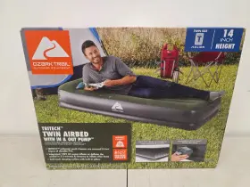 67897E OZARK TRAIL Tritech Airbed Twin Pump Antimicrobial