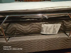 500082518-5050 SERTA Sleeper Queen Firm Box Spring Mattress