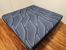 500805378-1060 SERTA Iseries Hybrid King Mattress Box