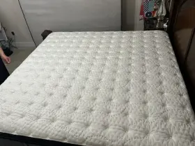 5001381-1060 VISIONARY SLEEP LLC King Mattress #3